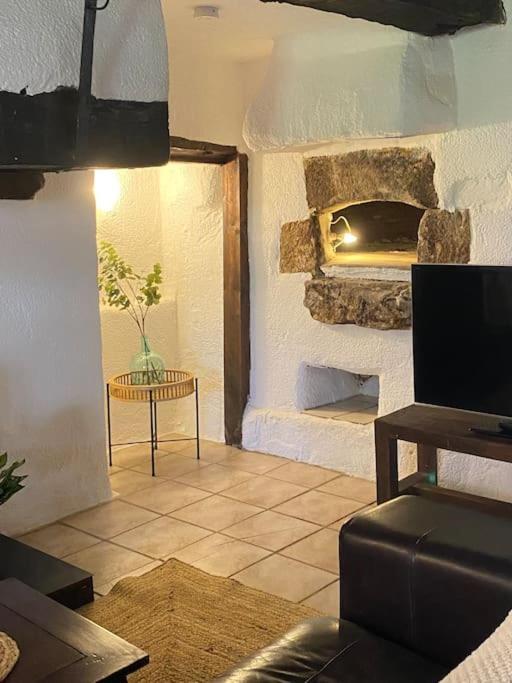 Spacious 1 Bed Home With Shared Pool Champagnac-la-Riviere Exterior foto